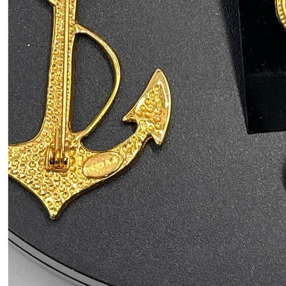 Park Lane Vintage Enamel Cream Gold Tone Anchor Dangle Earrings and Brooch Set - Picture 4 of 8